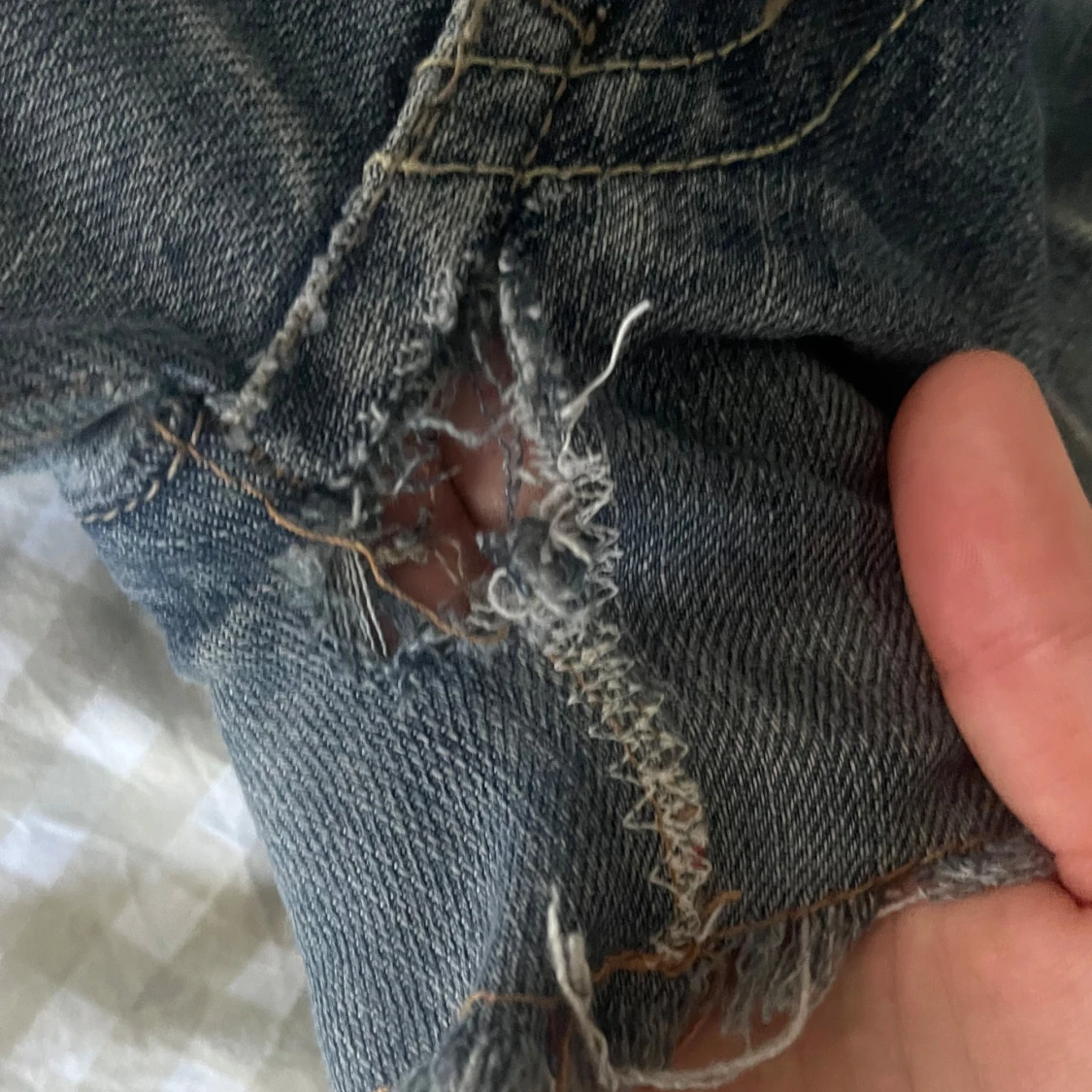 Blå slitna jeansshorts  - 2