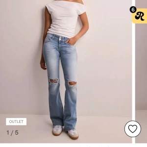 Nelly jeans  - Populära Nelly jeans. I väldigt bra skick. Använda men fortfarande i ny skick. Storlek 36/38. Pris kan diskuteras!!❤️