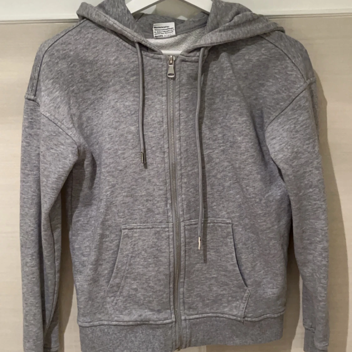 Grå hoodie - 2