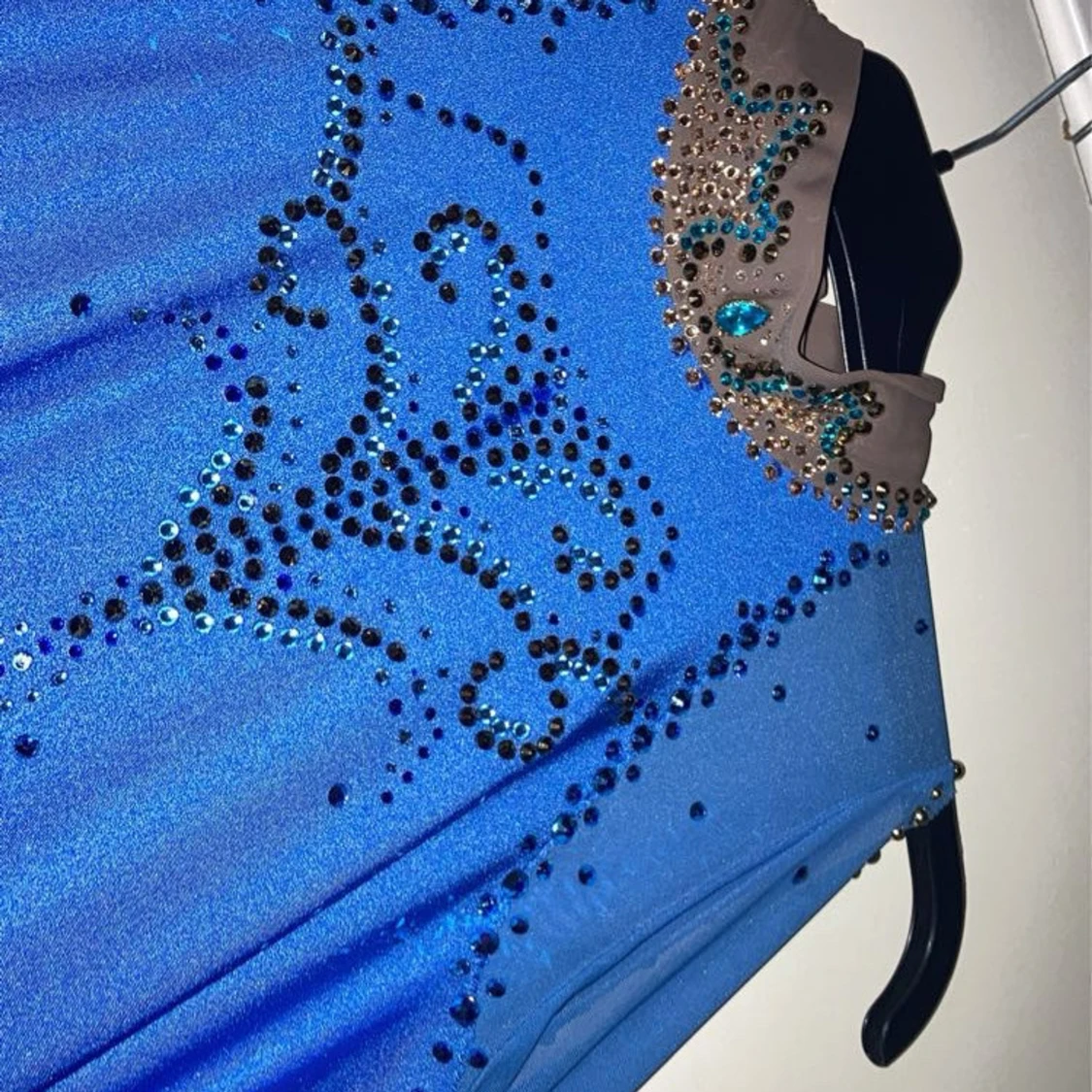 Blå konståkningsklänning 