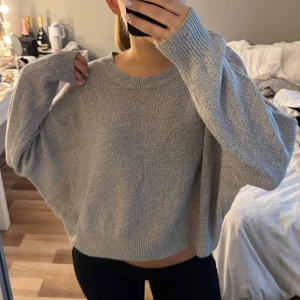 stickad tröja - stickad tröja från h&m! OBS! storlek L men sitter som M