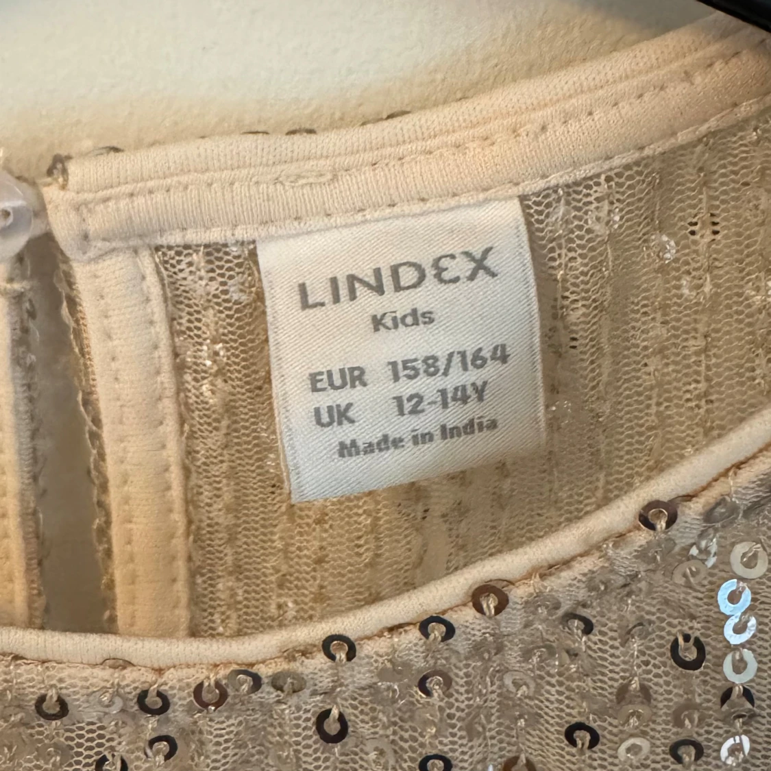 Glittrig volangblus från Lindex - 1