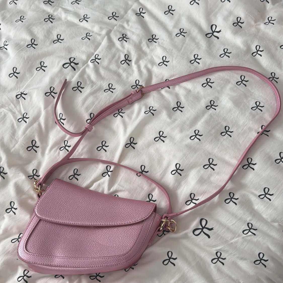 Rosa axelväska från Even&Odd - 1