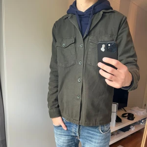 A Days March overshirt - Tja! Säljer denna feta overshirt från A Days March!| Mycket gott skick och inga defekter!| Pris alltid diskuterbart!| Vid fler frågor tveka inte att kontakta mig!| //Nils