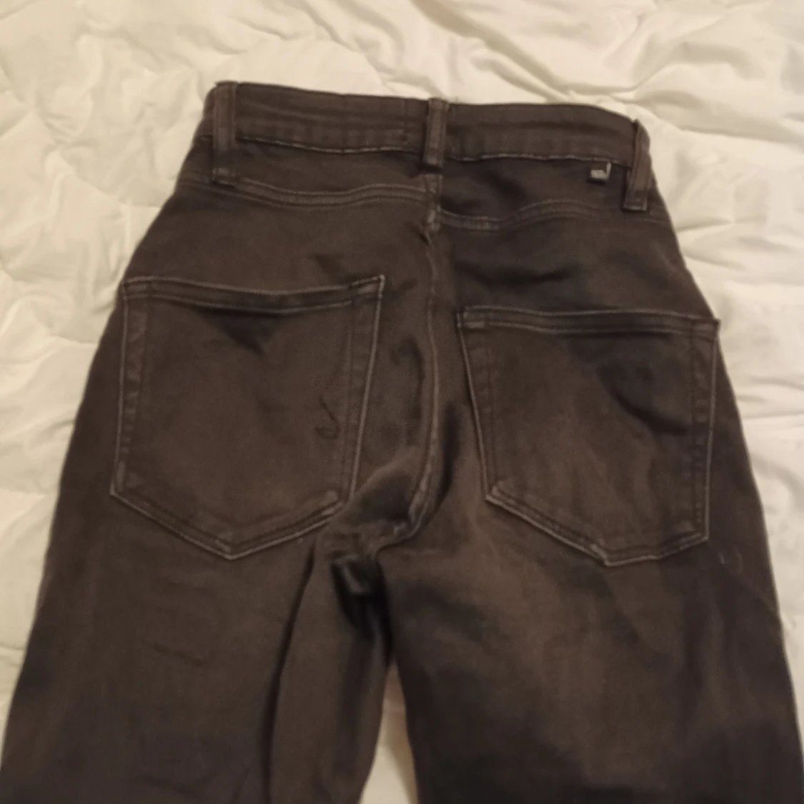 Svarta jeans med slitna knän från 157 - 4