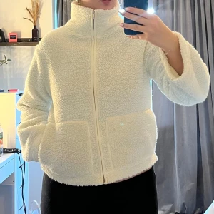 Vit Teddy jacka  - Vit Teddy jacka från lager 157, använt några få gånger💗