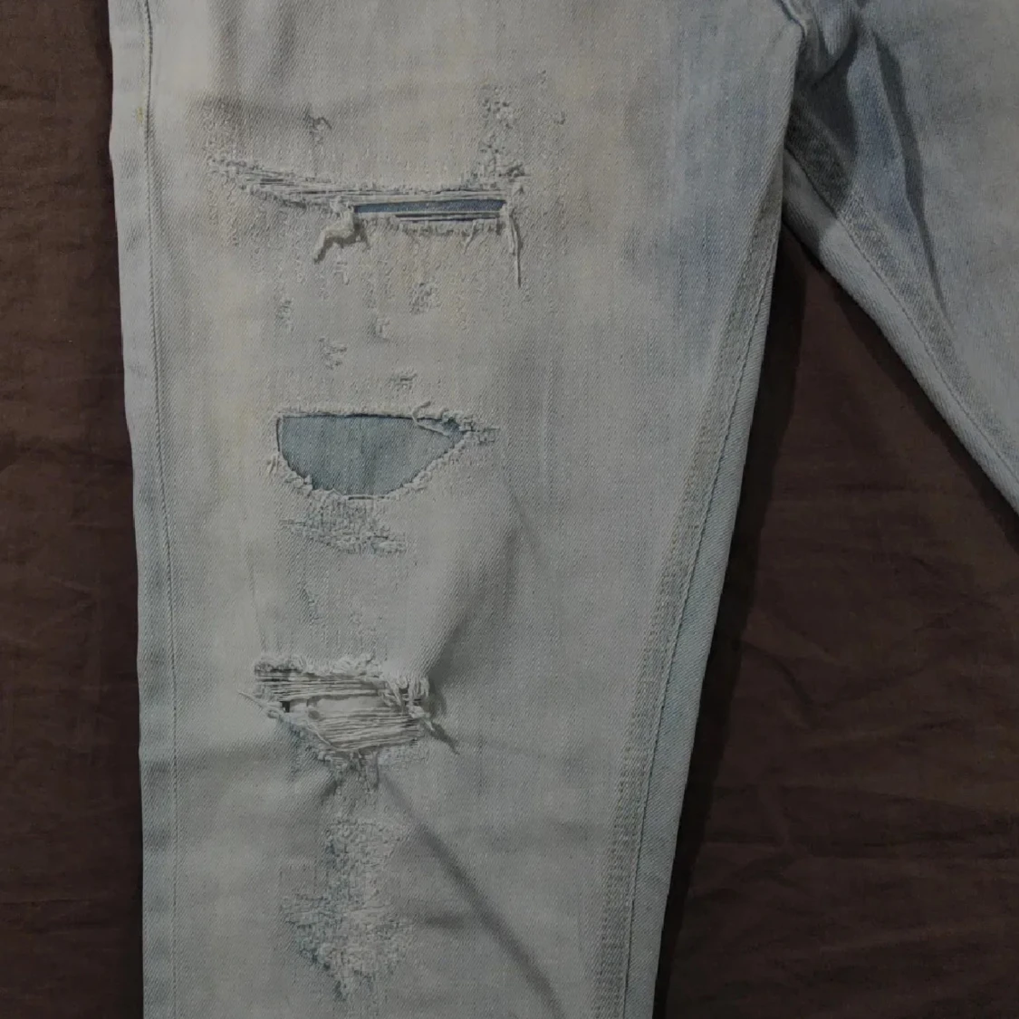 Ljusblå slitna jeans från Dondup - 3