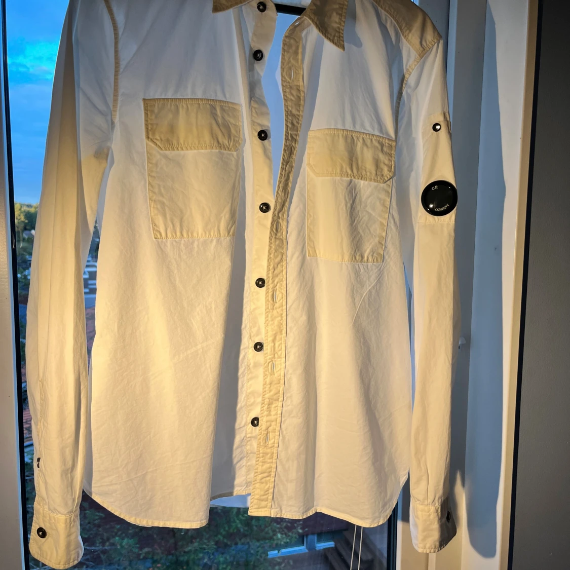 Vit overshirt från C.P. Company