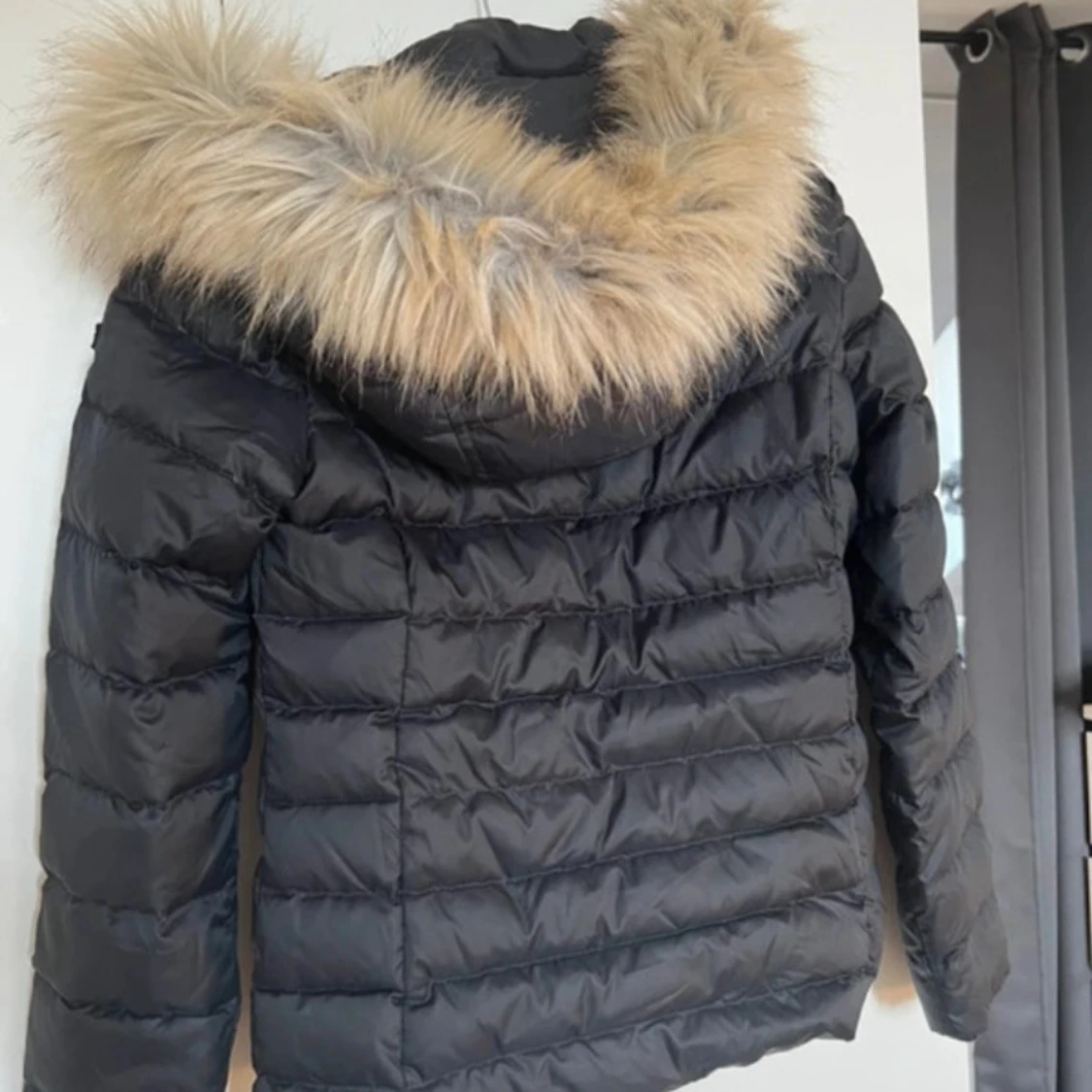 Svart dunjacka Tommy Hilfiger pälsluva - 4