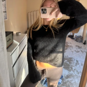 Stickad mohair tröja  - Så fin ett hål tyvärr 