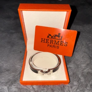 Armband - Sjukt fett armband oanvänd passar dig som har en omkrets på 8cm och neråt på din handled