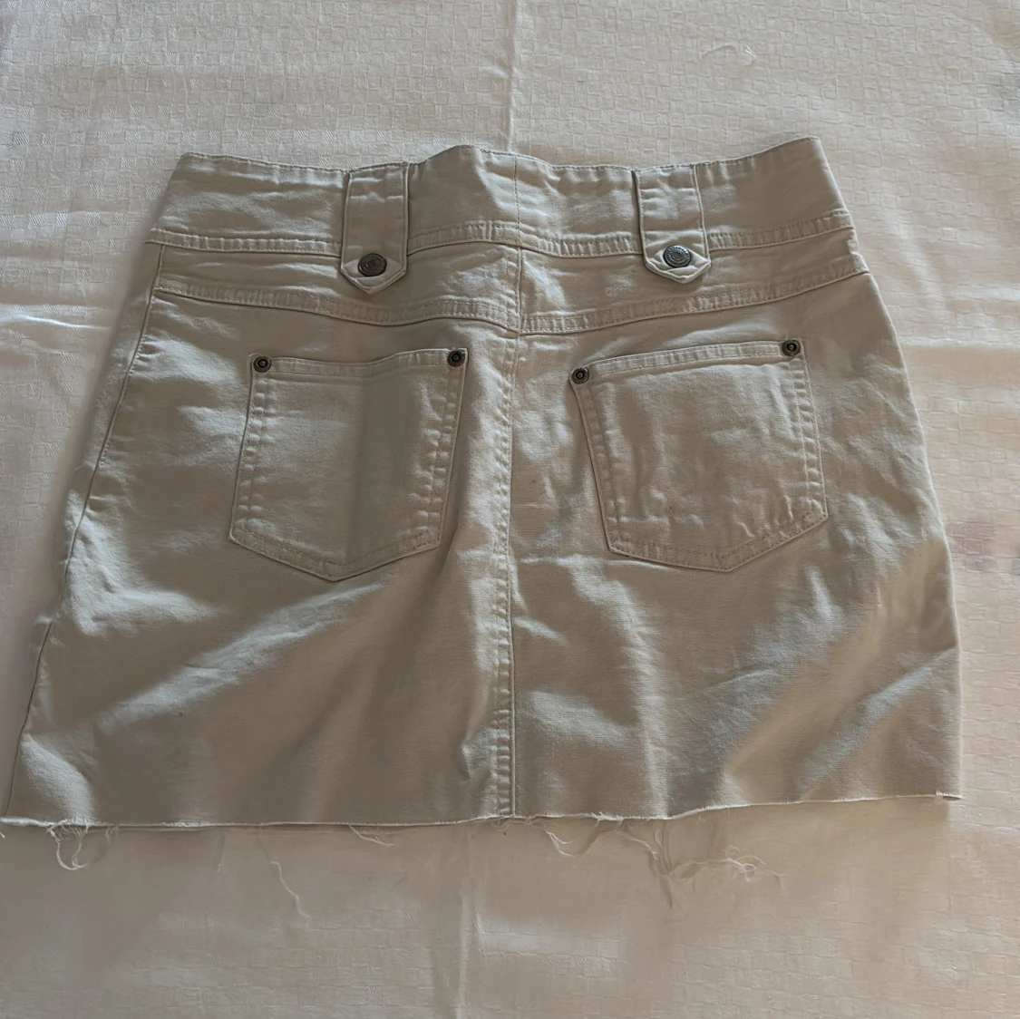 Beige jeanskjol från Lindex med knappar - 1