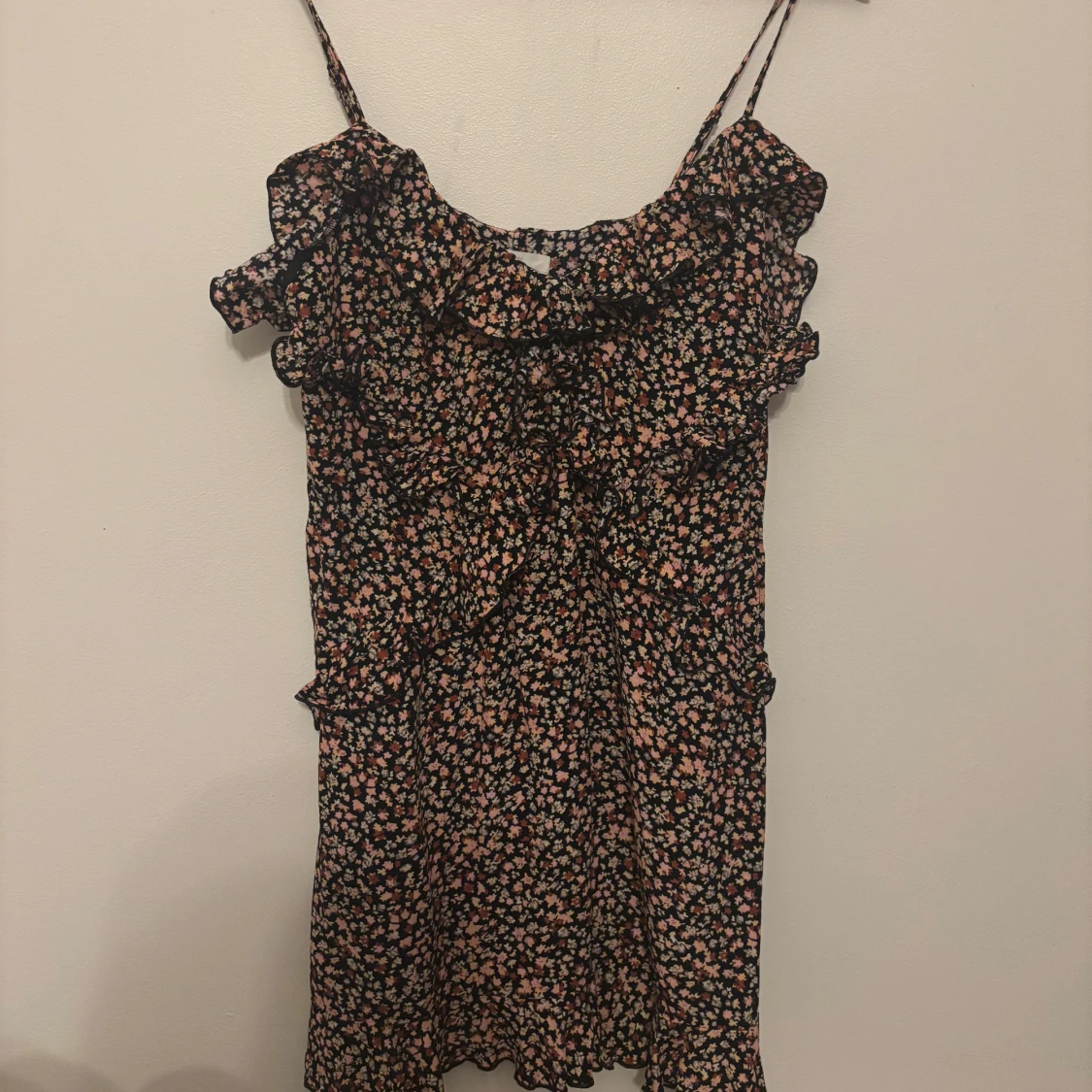 Blommig volangklänning från H&M