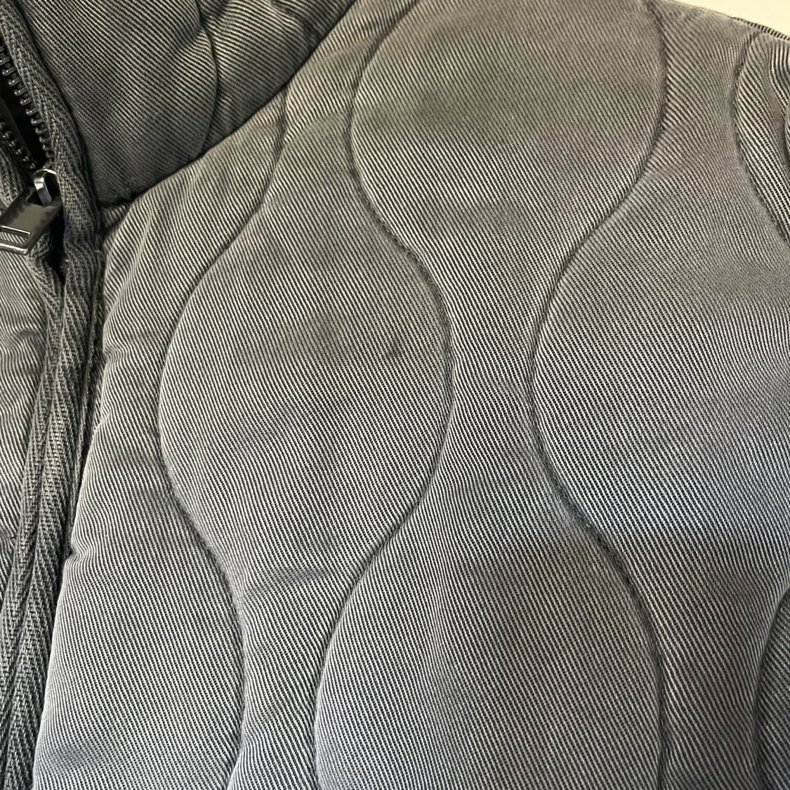 Grå quiltad jacka från Zara XS - 1