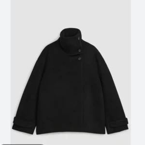 Arket kappa - Svart kappa i fint skick. Köpt för ca 2200kr ! 
