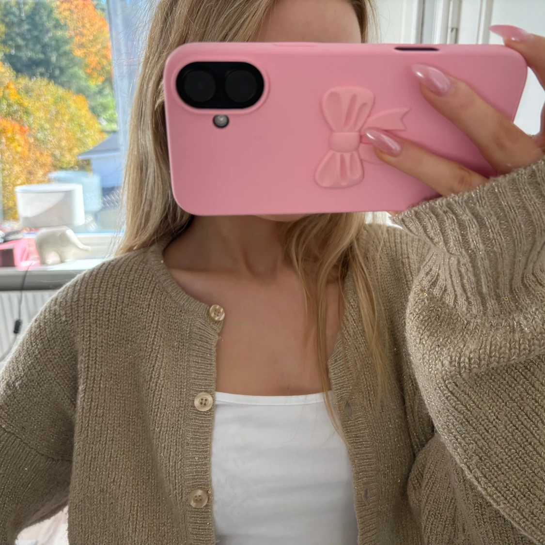 Beige glittrig stickad kofta med knappar - 1