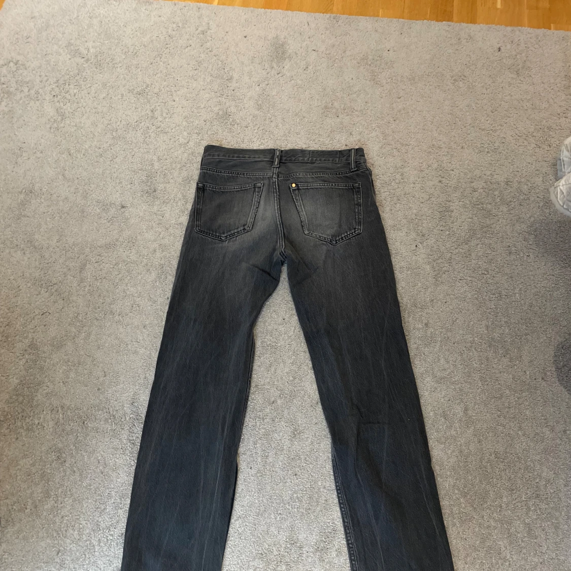 Svarta relaxed fit jeans från H&M - 1