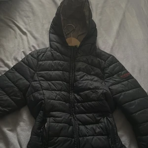 Markioo jacka 🤍 - jätte fin dun jacka, knappt använd! fungerar bra på både höst & vinter 🤍