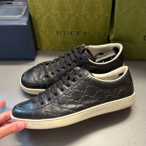 Gucci skor  - Skick 9-10, inget OG ingår, pris går diskuteras vid snabb affär 
