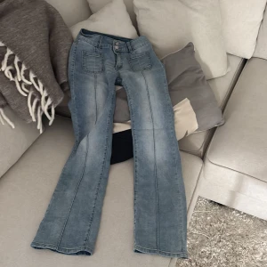 Madlady jeans - Använt några gånger 🫶🏻 kommer inte till användning längre tyvärr. De är storlek 36 och modell short!