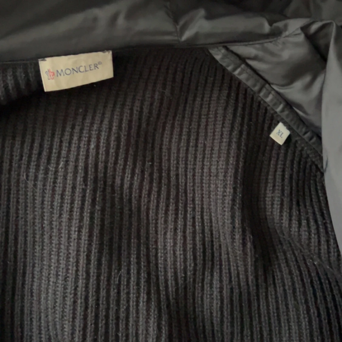 Svart Moncler pufferjacka XL - 3