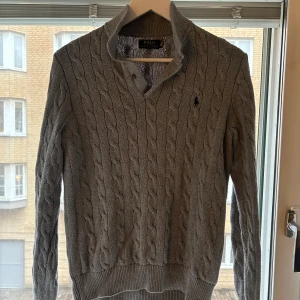 Polo ralph lauren tröja - Snygg tröja från polo. Knappt använd skickt (8/10). Stlk S 