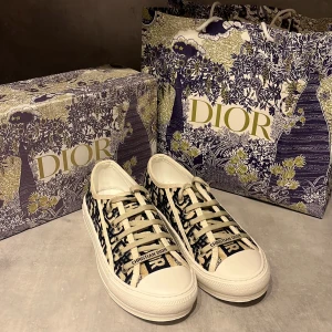 Christian Dior skor - Såååååå snygga dior skor i bästa skick!! Storlek 39. Skriv vid frågor❤️❤️❤️