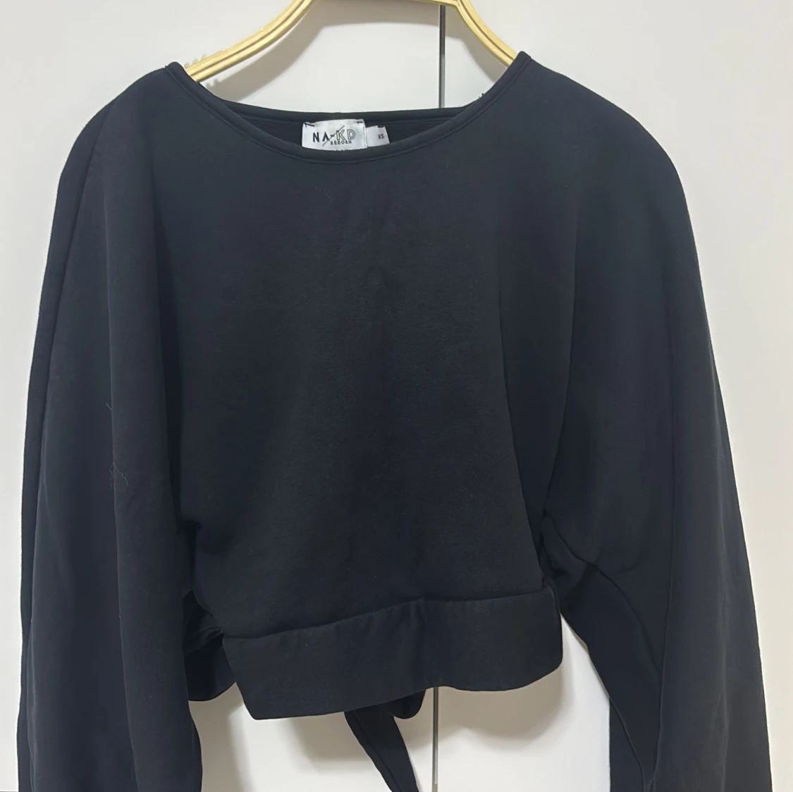 Svart croppad tröja från NA-KD - 1