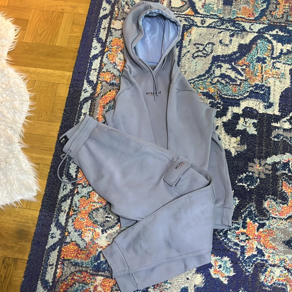 En hel Grå McKenzie Set