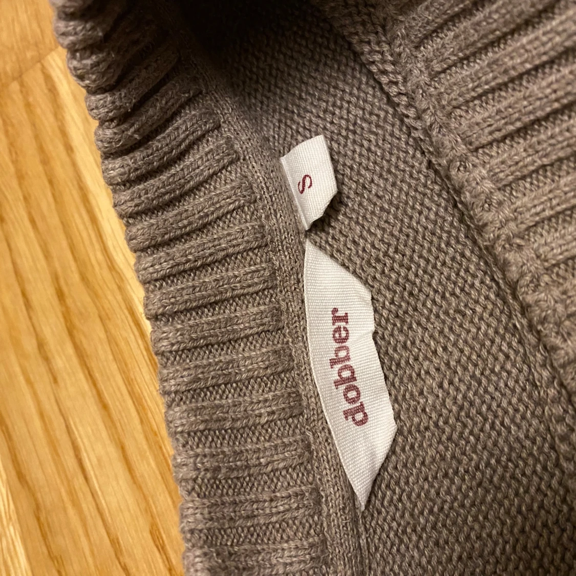 Beige stickad tröja från Dobber - 2