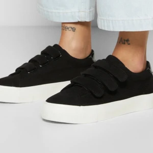 Even&Odd sneakers  - Snygga svarta sneakers från Even&Odd!!