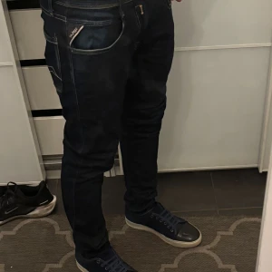 Replay anbass W29 - Snygga replay jeans i mycket bra skick och storlek 29. De passar perfekt till nästan allt. Vid frågor är det bara skriva!