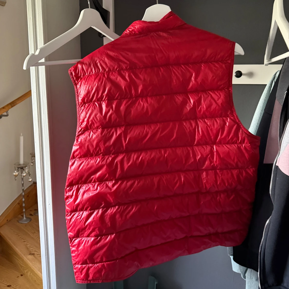 Röd dunväst från Moncler - 1