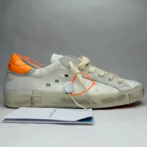 Philippe Model PRSX low  - Varumärke: Philippe Model  Modell: PSRX  Storlek: 39  Skick:  10/10   Nypris: 3700 SEK  Övrigt: Box ingår