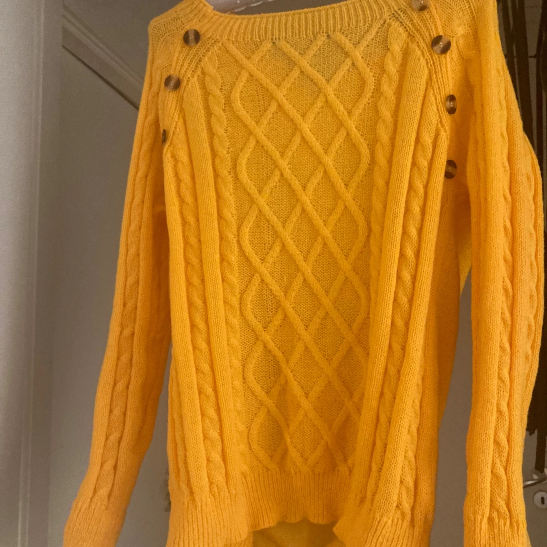 Mysig Gul / Orange Tröja - 4
