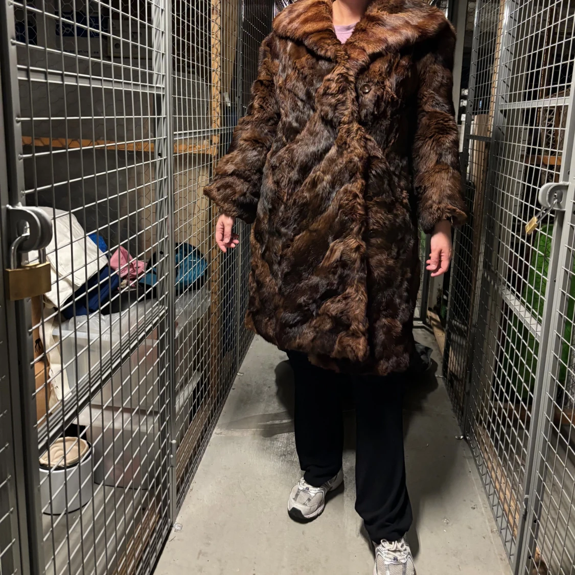 Brun pälsjacka med bred krage - 1