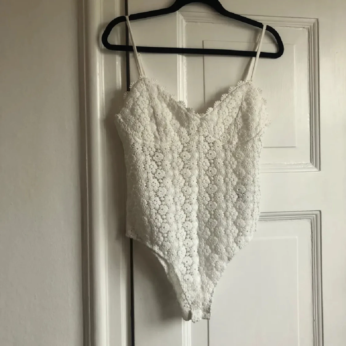 Vit spets body från hm - 1