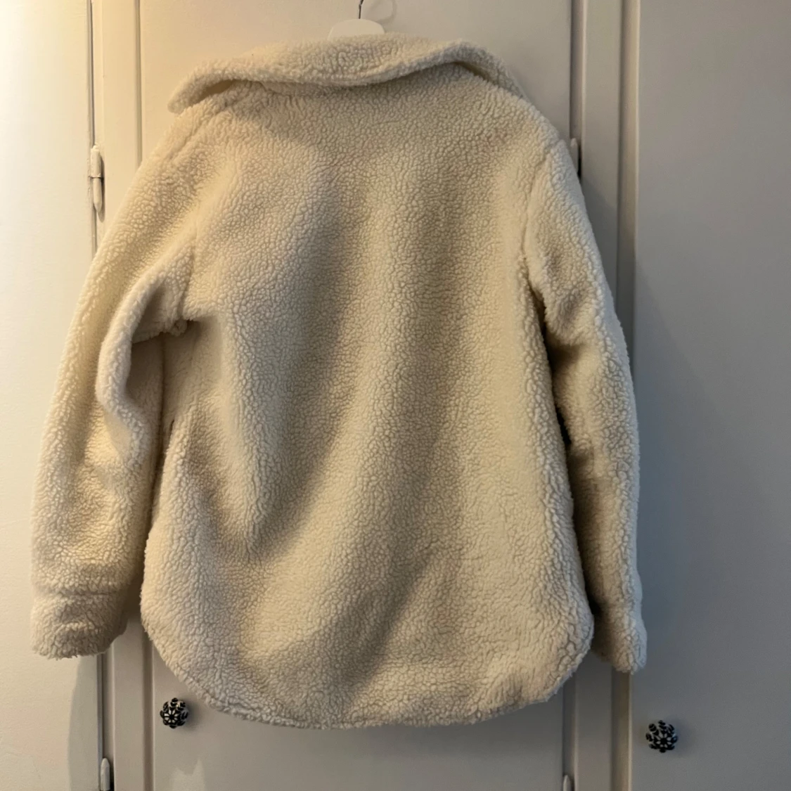 Vit teddyjacka från NLY Trend - 1