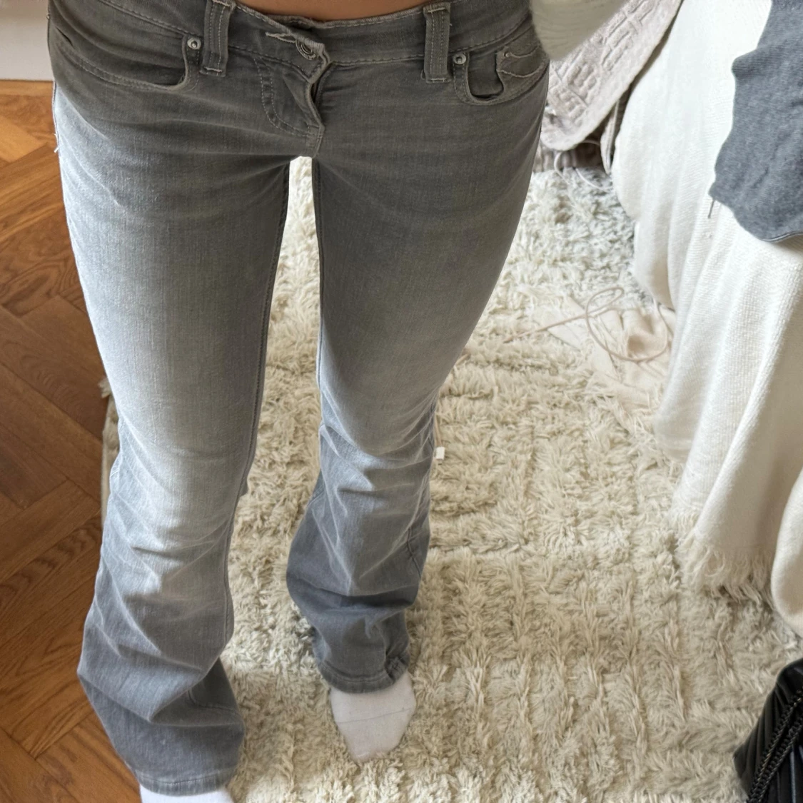 Grå bootcut jeans  - 3