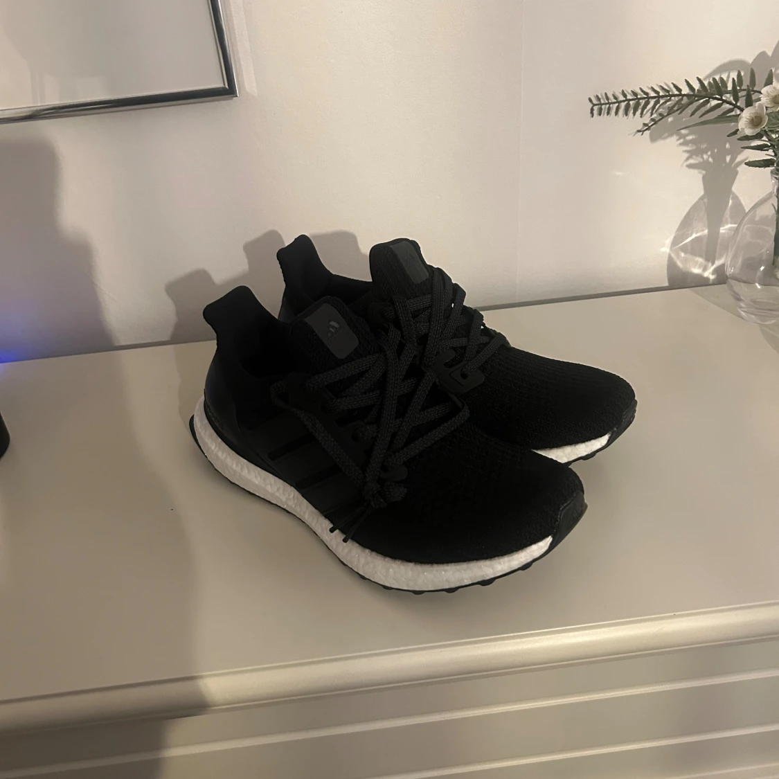 Adidas Ultraboost svarta sneakers - 1