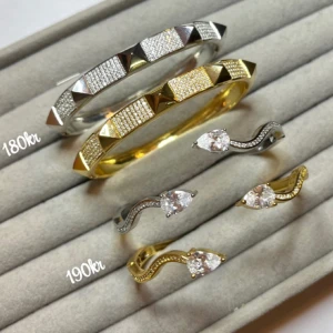 Armband  - Dom längst ner kan man justera lite 