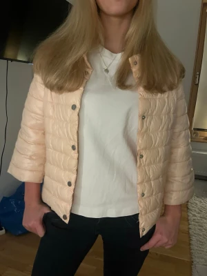 Rosa jacka 🩷 - Hernoliknande jacka i jättefint skick!!