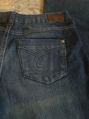 Mörkblå jeans från Esprit - Kolla min andra annons för info
