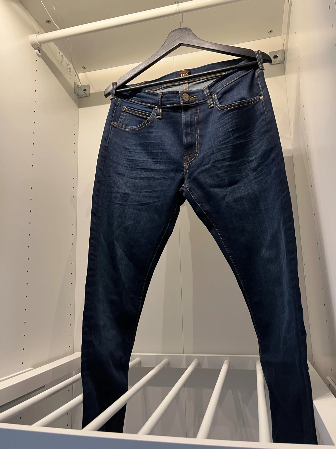 Mörkblå slim  jeans från Lee - 1