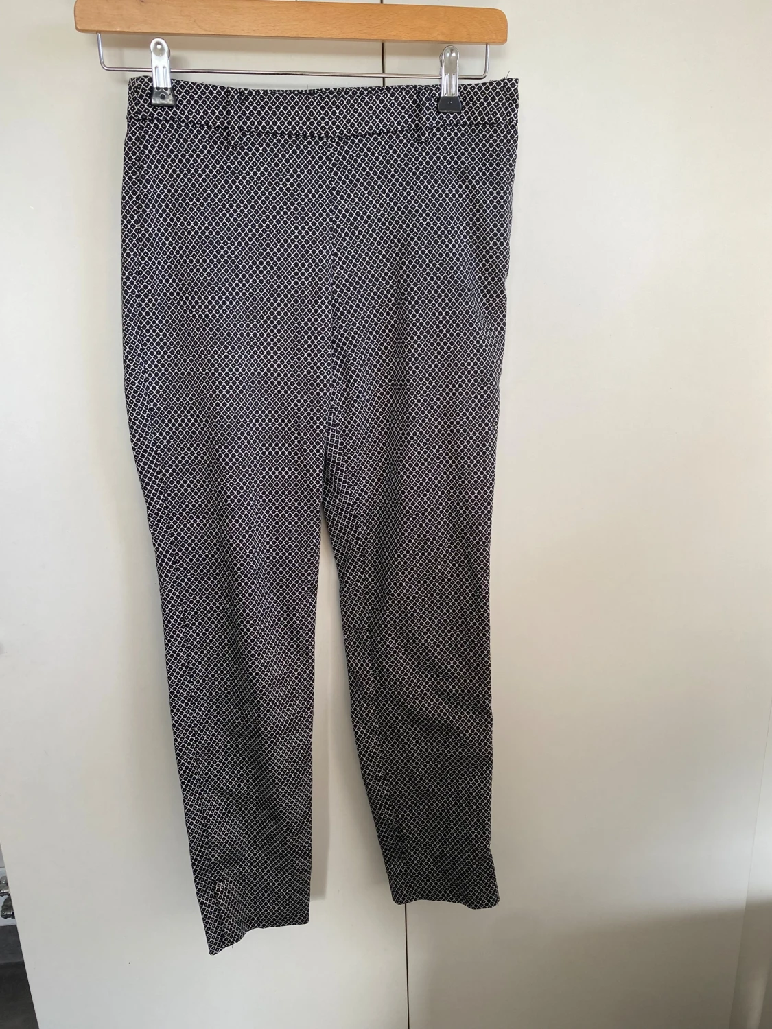 Svarta mönstrade kostymbyxor