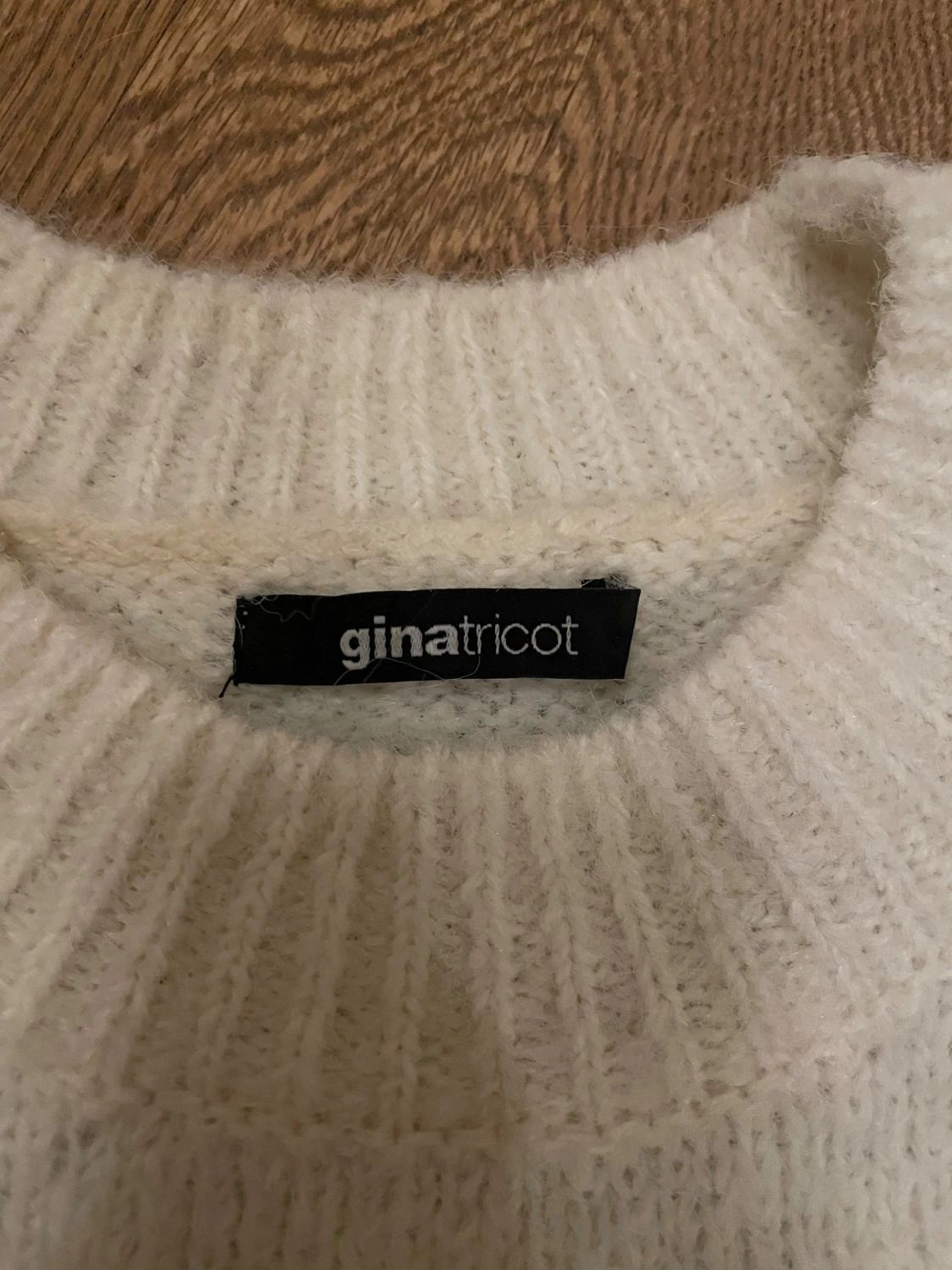 Vit stickad tröja  - 2