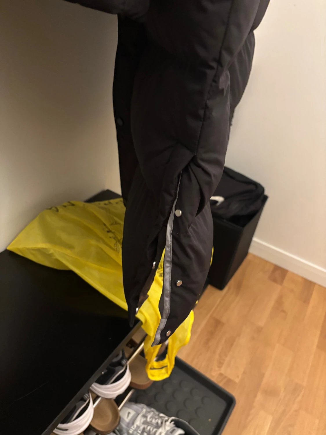 Svart lång pufferjacka från Superdry  - 3