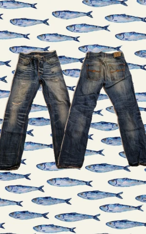 Selvedge Nudie Jeans med sjuka slitningar - Säljer ett par selvedge blå jeans från Nudie Jeans i storlek 31/32. Sjukaste slitningarna och fadesen! Mvh Afex Closet