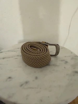 Beige Flätat Bälte🥯 - Beiget flätat bälte, 85cm för barn - ungdom! Billigt - Pris kan diskuteras vid snabb affär