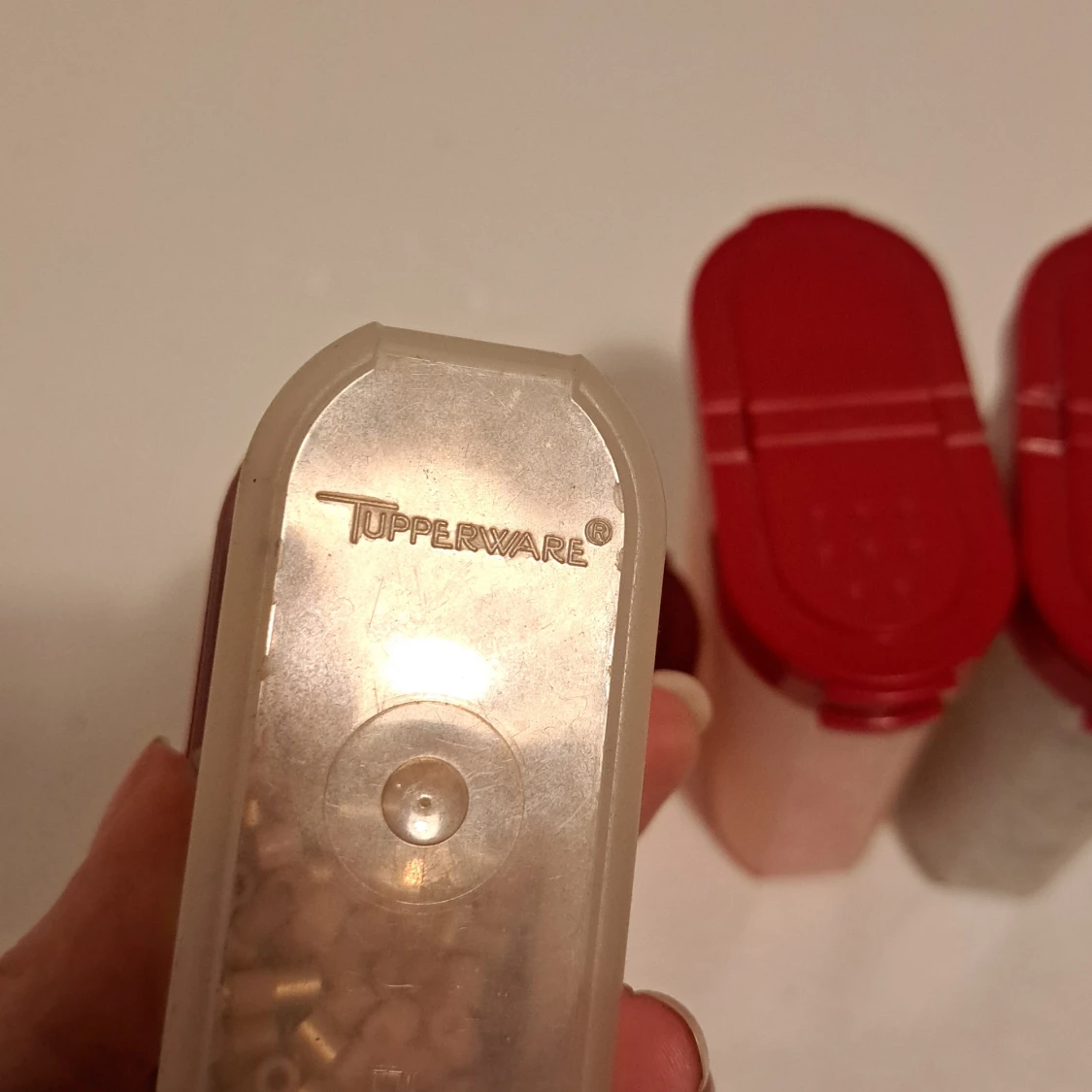 Pärlor i Tupperware krydd burkar - 2